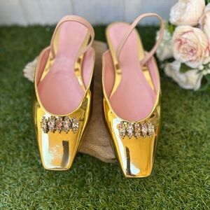 Piferi 
Drizella Crystal Embellished
Slingback Flat gold size 39
$639